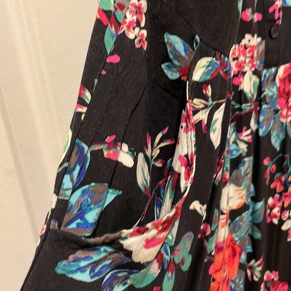 EUC Express dress black with floral pattern size small - Picture 4 of 4